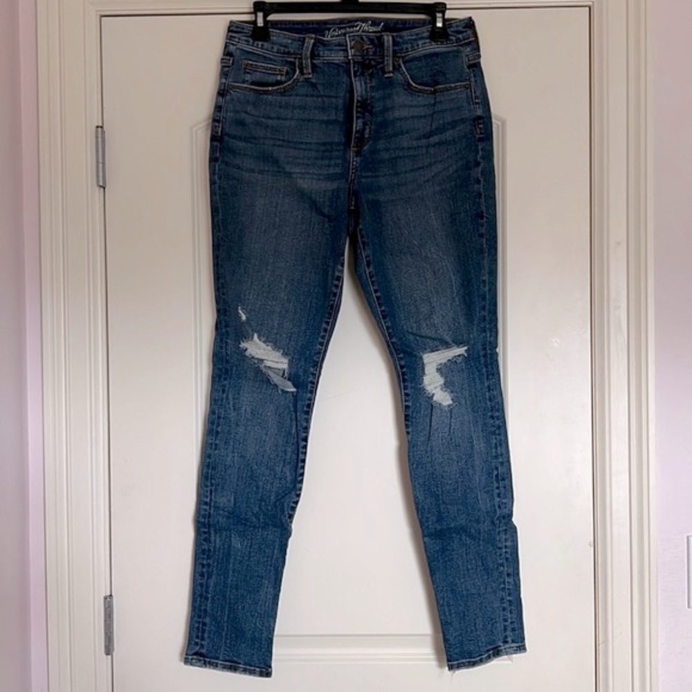 Universal Thread Destroyed Knee Skinny Jeans
